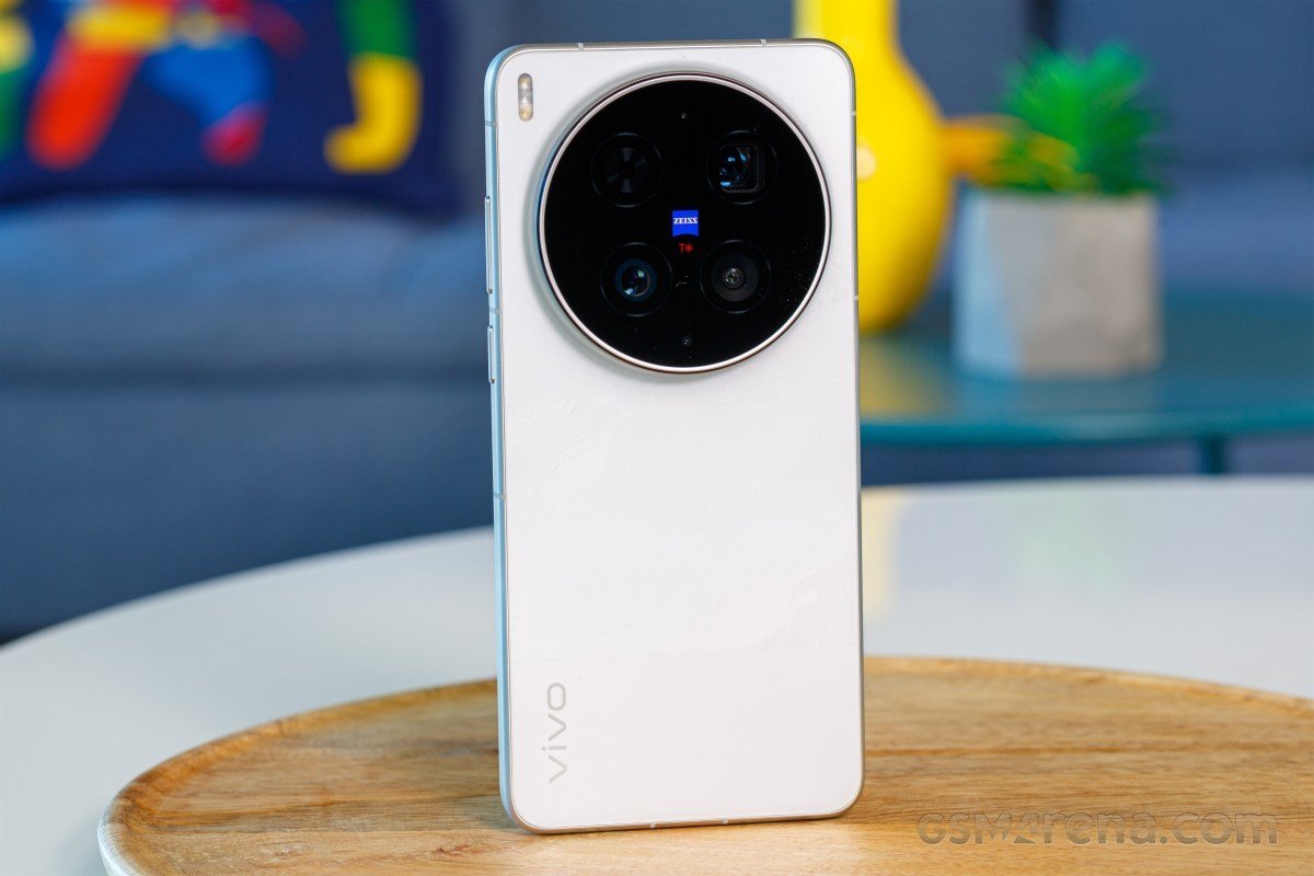 The Vivo X300 Ultra — the X500 Ultra succeeds it in spring 2027 — Image: GSMArena